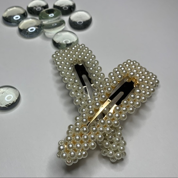 Pearl Hair Clips/ Pins - Picture 1 of 2